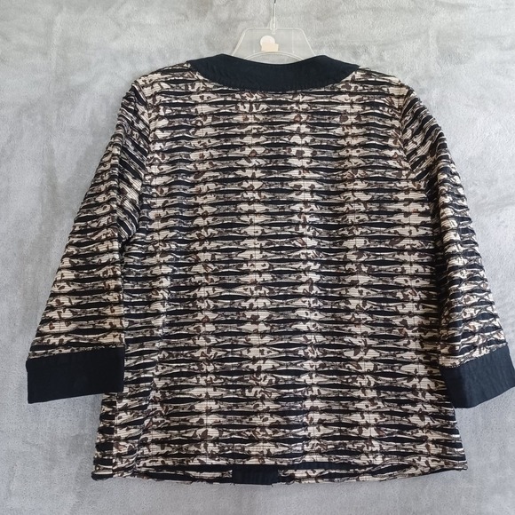 Chicos Jacket Sz 1 / 8 Animal Print Textured Button Front Artsy Black Tan Career - Picture 2 of 9